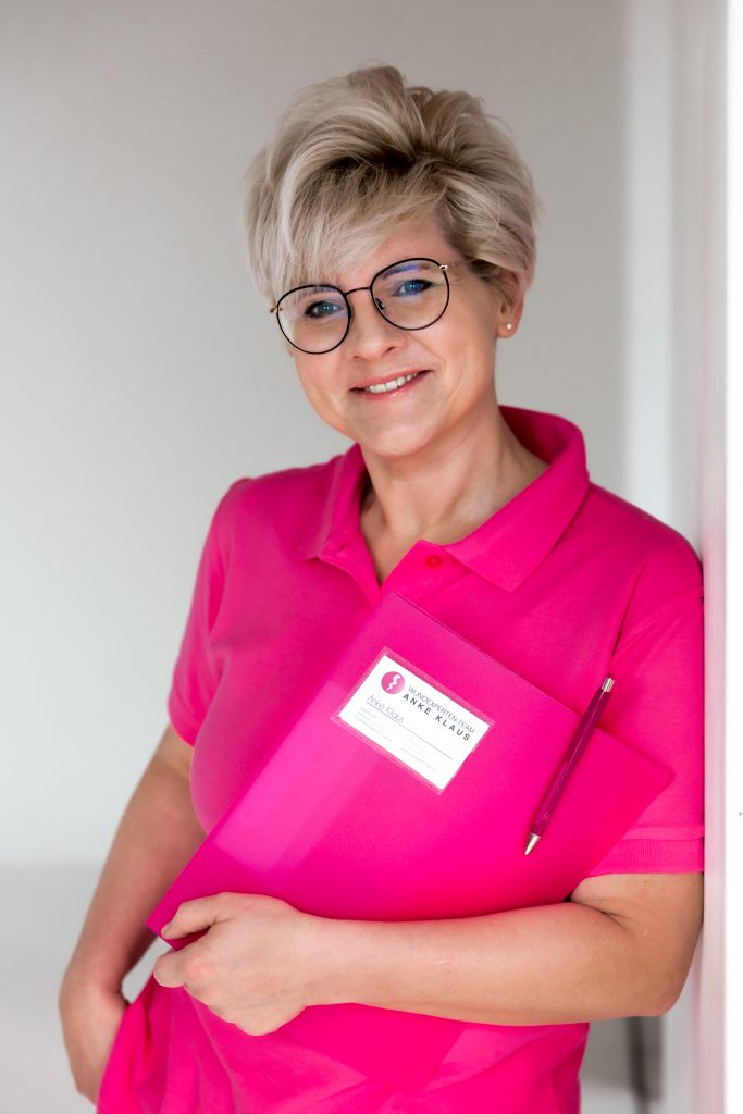 Profilbild von Anke Klaus, Geschäftsführerin vom Wundexperten-Team Anke Klaus in Heppenheim (Wundberatung & Wundversorgung). Anke Klaus ist examinierte Krankenschwester, Wundexpertin ICW, Betriebswirtin (VWA), Gesundheits- und Sozialökonomin, Pflegeberaterin Unterdruckwundtherapie.